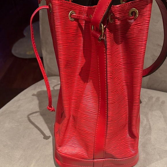 Louis Vuitton Red Bucket Epi genuine vintage Shoulder Bag - Picture 2 of 7